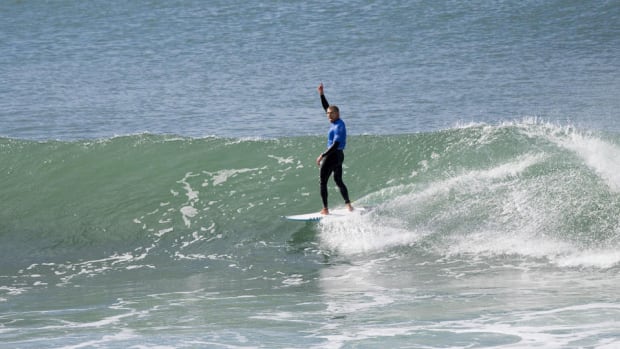 mick-fanning-wins-jbay-lead.jpg